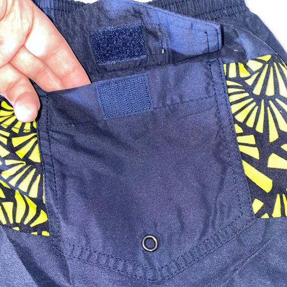 New Trunks Men’s Swimwear Medium - Picture 6 of 10